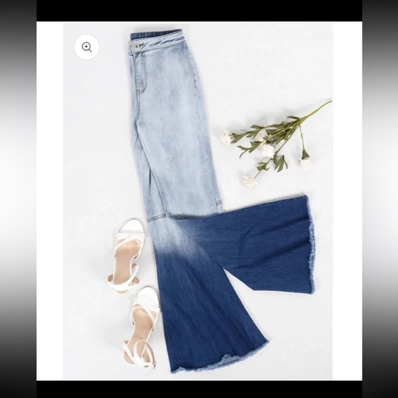 NWT Anna-Kaci Bell Bottom High Waist Denim Jeans Gradient Dark Wash
XL (16-18) - Picture 5 of 12